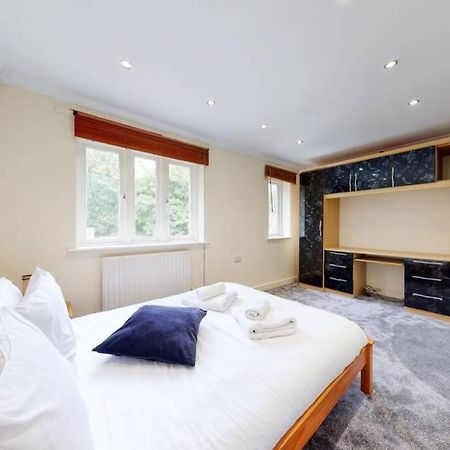 Super 2 Bed House With Privategarden ลอนดอน ภายนอก รูปภาพ